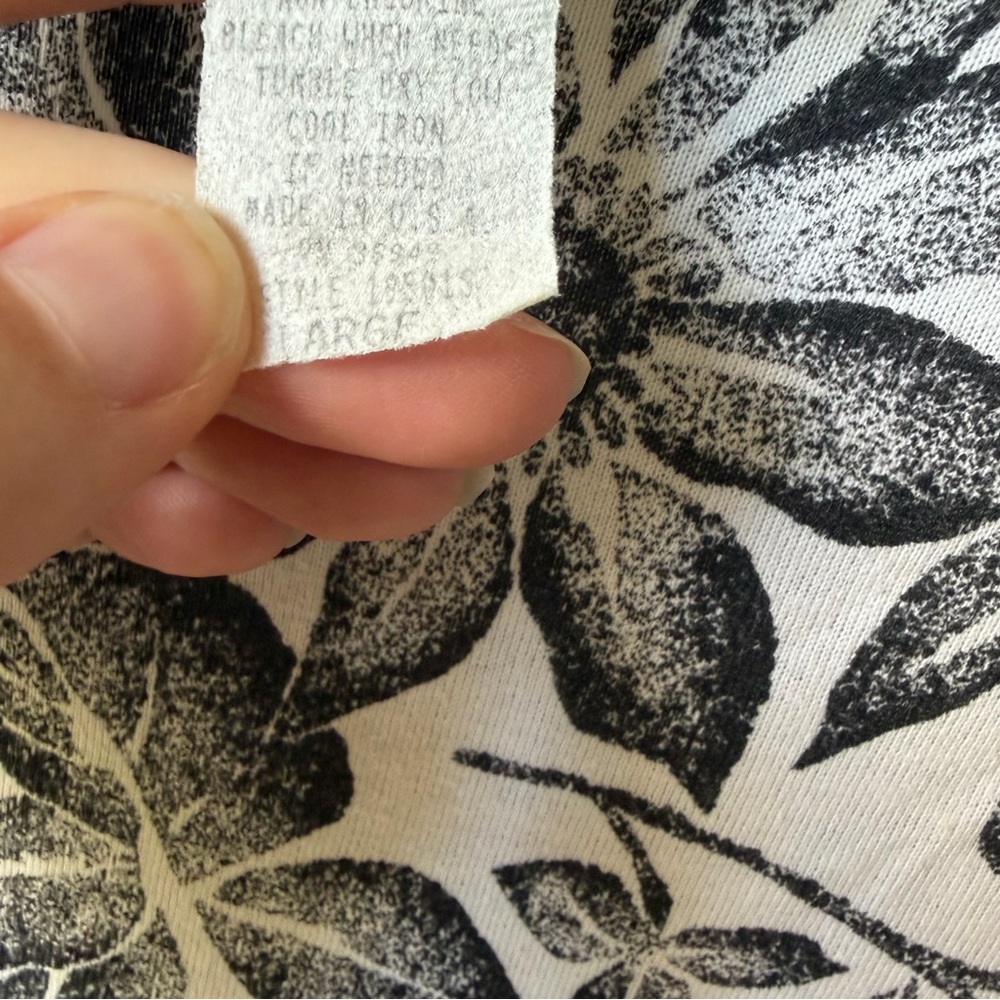 Vintage AREO black And White Women’s Floral Short Sleeve Shirt Size Large - Picture 7 of 8